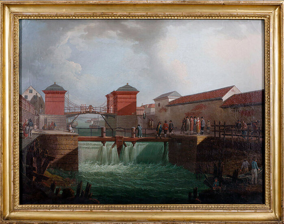 Målning av Anders Holm från 1780 med Christopher Polhems ”Röda Sluss” med dess röda torn centralt i bilden. Foto: Stockholms Stadsmuseum, SSM 4526 0 Målning av Anders Holm från 1780 med Christopher Polhems ”Röda Sluss” med dess röda torn centralt i bilden. Foto: Stockholms Stadsmuseum, SSM 4526 0