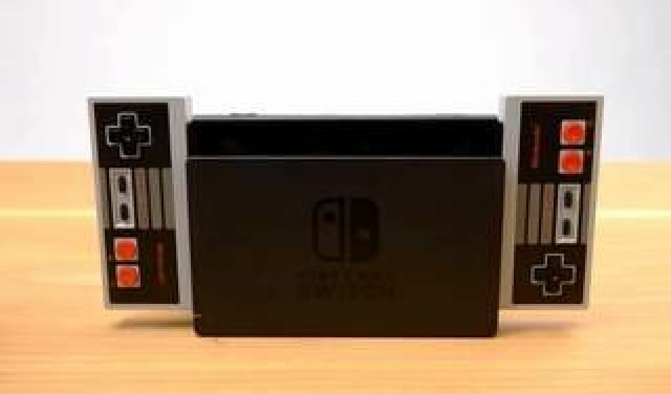 Kontrollerna kan dockas till Switch-konsolen, men enbart för laddning av de inbyggda batterierna. Foto: Nintendo