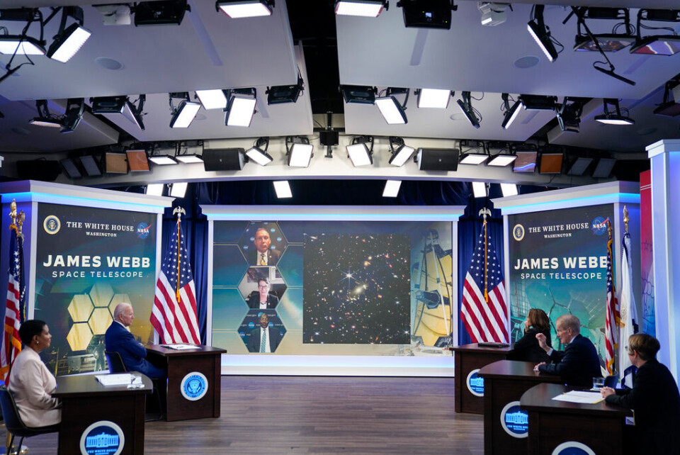 USA:s president Joe Biden (längst upp till vänster) tillsammans med vicepresident Kamala Harris (till höger) och Nasas högste chef Bill Nelson (i mitten till höger) under presentationen av den första bilden från James Webb-teleskopet. Foto: Evan Vucci/AP/TT USA:s president Joe Biden (längst upp till vänster) tillsammans med vicepresident Kamala Harris (till höger) och Nasas högste chef Bill Nelson (i mitten till höger) under presentationen av den första bilden från James Webb-teleskopet. Foto: Evan Vucci/AP/TT