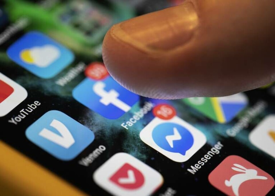 Apples senaste operativsystem till bland annat Iphone innebär stora förändringar för appar, som Facebook, som vill spåra vad du gör i telefonen. Arkivbild. Apples senaste operativsystem till bland annat Iphone innebär stora förändringar för appar, som Facebook, som vill spåra vad du gör i telefonen. Arkivbild.