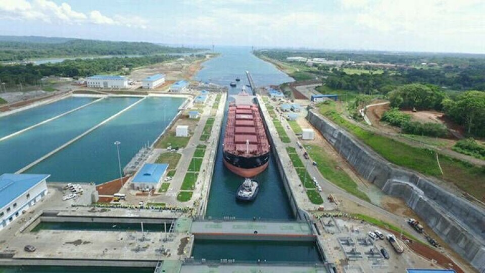 Bulklastaren Baroque används för att testa slussarna i den nya Panamakanalen. Foto: Kanalbolaget