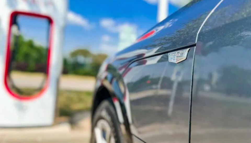 GM-chefen efter beslutet: ”Teslas design är mycket bättre”