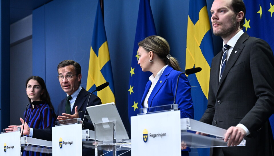 Klimat- och miljöminister Romina Pourmokhtari (L), statsminister Ulf Kristersson (M), energi- och näringsminister Ebba Busch (KD) och Martin Kinnunen (SD) på en pressträff om tillståndsprocesser. Klimat- och miljöminister Romina Pourmokhtari (L), statsminister Ulf Kristersson (M), energi- och näringsminister Ebba Busch (KD) och Martin Kinnunen (SD) på en pressträff om tillståndsprocesser.