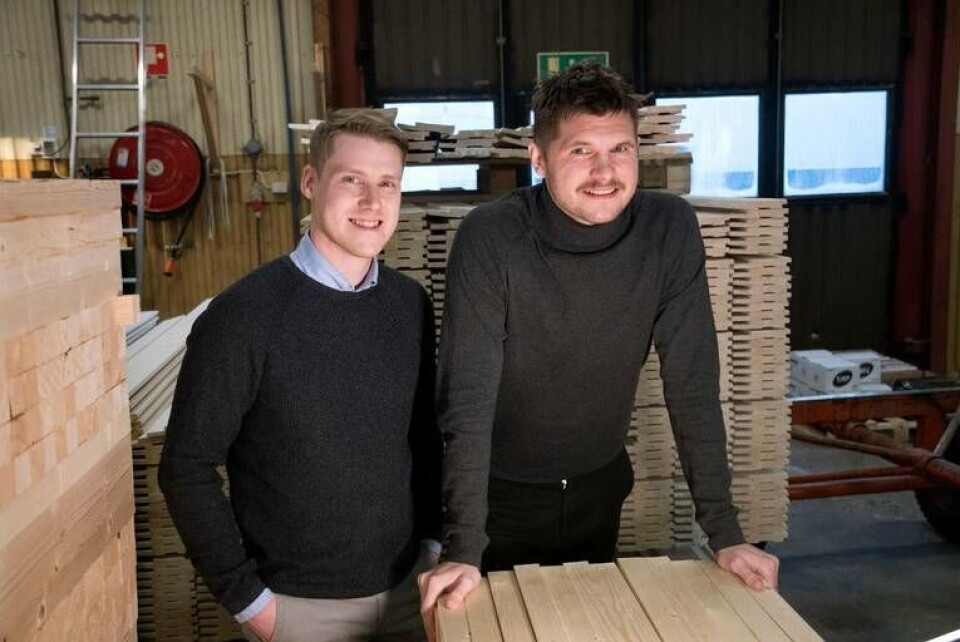 Samuel Holmström (till vänster) och Jens Lundqvist har tagit det anrika trävarubolaget Lundqvist Trävaru in i framtiden. Foto: Per Westergård Samuel Holmström (till vänster) och Jens Lundqvist har tagit det anrika trävarubolaget Lundqvist Trävaru in i framtiden. Foto: Per Westergård