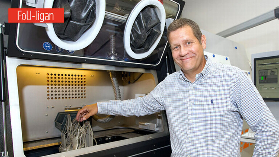 Maskinerna i Sandviks 3d-center kostar många miljoner styck. Mikael Schuisky är chef för forskningscentret. Foto: Pernilla Wahlman Maskinerna i Sandviks 3d-center kostar många miljoner styck. Mikael Schuisky är chef för forskningscentret. Foto: Pernilla Wahlman