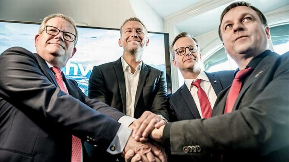 Anders Teljebäck (S) från Västerås, Peter Carlsson, Northvolts vd, Mikael Damberg, närings- och innovationsminister (S) och Lorents Burman (S) från Skellefteå under pressträffen om Northvolts batterifabrik. Foto: TT Anders Teljebäck (S) från Västerås, Peter Carlsson, Northvolts vd, Mikael Damberg, närings- och innovationsminister (S) och Lorents Burman (S) från Skellefteå under pressträffen om Northvolts batterifabrik. Foto: TT