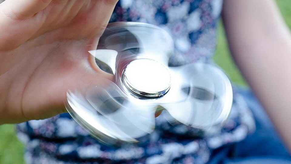 Den populära leksaken fidget spinner (bilden) har fått en konkurrent. Foto: Alamy Den populära leksaken fidget spinner (bilden) har fått en konkurrent. Foto: Alamy