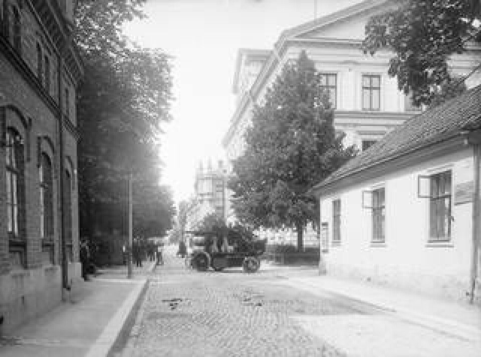 Sveriges första brandbil var eldriven och gick i cirka 20 kilometer i timmen. Den inköptes av Eskilstuna stad år 1902. Foto: BRYDOLF FORSSLUND/ESKILSTUNA STADSMUSEUM