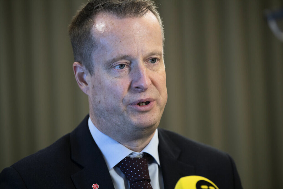 Digitaliseringsminister Anders Ygeman står fast vid bredbandsmålen. Foto: Fredrik Sandberg/TT
