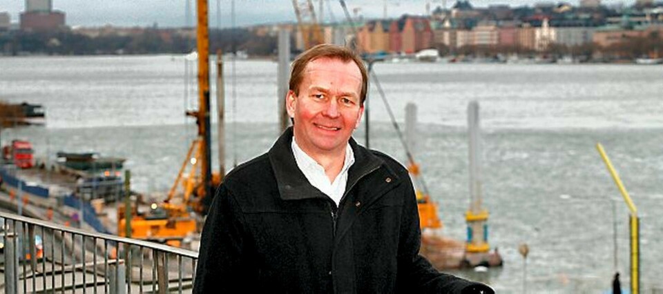 Kjell-Åke Averstad, projektledare för Citybanan, försäkrar att det inte finns någon anledning till oro. Här poserar han vid Söder Mälarstrand, där schaktningsarbeten pågår. (Foto: Banverket).