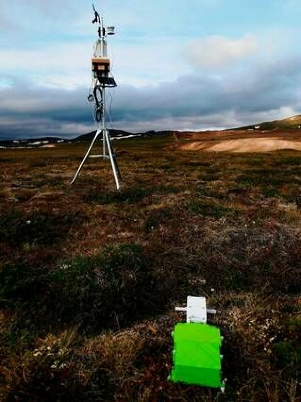 Habit har tidigare testats i Abisko och på Island, där den här bilden togs. I bakgrunden syns en meteorologisk station som användes för att säkerställa Habits mätdata.