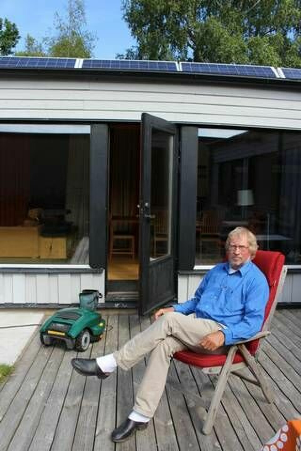 Anders Kjellström utanför huset i Mölndal. Foto: Marie Alpman