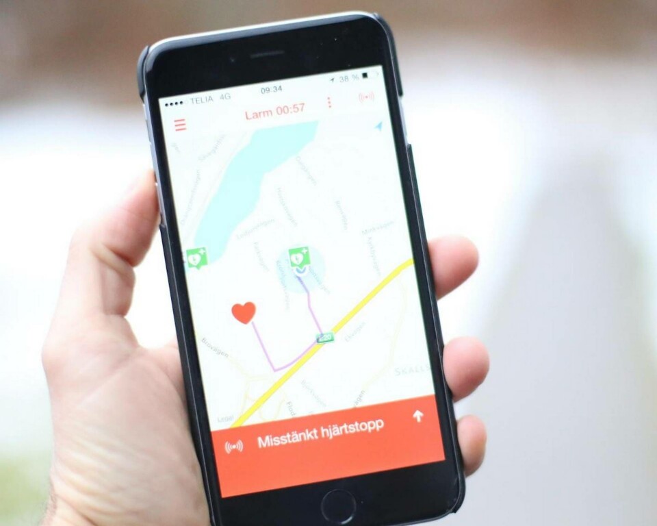 Frivilliga som kan hjärt-lungräddning kallas till platsen via mobilen i fall de befinner sig i närheten av den drabbades. Foto: SMSlivräddare Frivilliga som kan hjärt-lungräddning kallas till platsen via mobilen i fall de befinner sig i närheten av den drabbades. Foto: SMSlivräddare