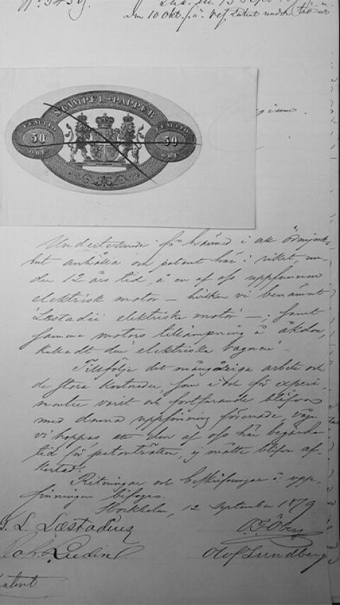 Den 10 oktober 1879 beviljade Kommerskollegium patentansökan för ”G L Laestadii elektromagnetiska motor”, i vilken även ingick en beskrivning av ”Den elektromagnetiska wagnen” – 20 år före Sveriges första tillverkade elbil. Foto: MATS KARLSSON Den 10 oktober 1879 beviljade Kommerskollegium patentansökan för ”G L Laestadii elektromagnetiska motor”, i vilken även ingick en beskrivning av ”Den elektromagnetiska wagnen” – 20 år före Sveriges första tillverkade elbil. Foto: MATS KARLSSON