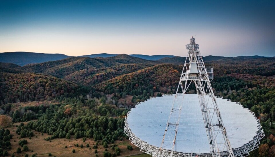 Ett av radioteleskopen som använts för att samla in data. Ett av radioteleskopen som använts för att samla in data.