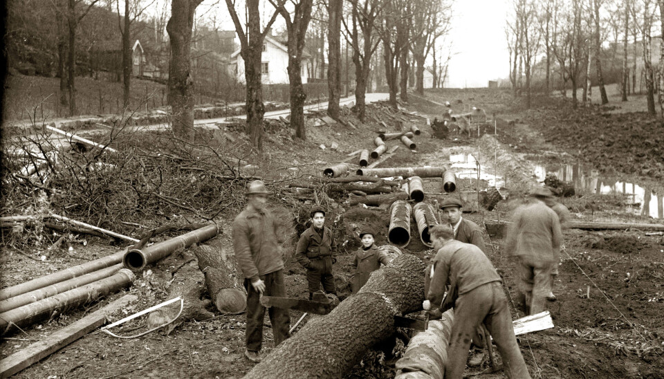 Landets första avloppssystem började byggas i Göteborg 1866. Bilden visar en senare nedläggning av avloppsrör i Göteborg, omkring 1937. Landets första avloppssystem började byggas i Göteborg 1866. Bilden visar en senare nedläggning av avloppsrör i Göteborg, omkring 1937.