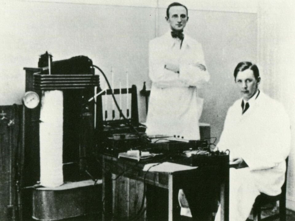 Baltzar von Platen (till vänster) och Carl Munters under utvecklingen av kylskåpet.