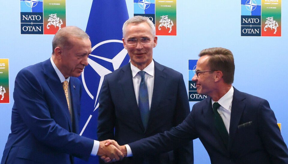 Turkiets president Recep Tayyip Erdogan och statsminister Ulf Kristersson skakar hand inför mötet de emellan i Vilnius. Turkiets president Recep Tayyip Erdogan och statsminister Ulf Kristersson skakar hand inför mötet de emellan i Vilnius.
