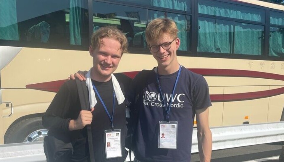 Svenskarna Melvin Storbacka och Emil Ryd vann två silver i fysik-OS i Tokyo, Japan. Svenskarna Melvin Storbacka och Emil Ryd vann två silver i fysik-OS i Tokyo, Japan.