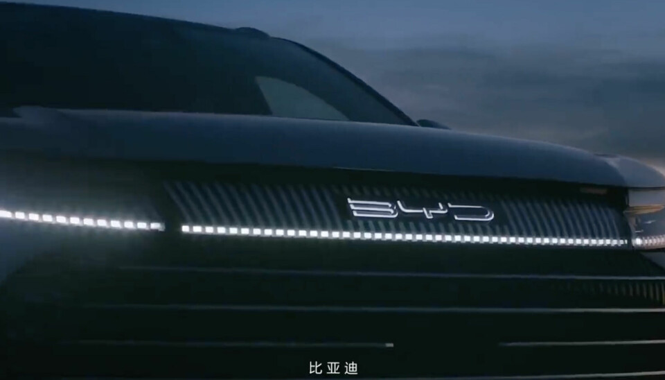 På sociala medier i Kina trendar en video som BYD skickat ut med uppmaningen att de kinesiska biltillverkarna ska enas för att ”demolera” det gamla