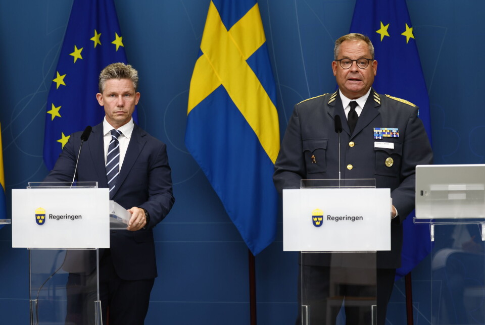 Försvarsminister Pål Jonson (M) och chefen för försvarsstaben, generallöjtnant Michael Claesson. Försvarsminister Pål Jonson (M) och chefen för försvarsstaben, generallöjtnant Michael Claesson.