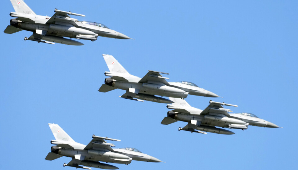 USA-tillverkade F-16-plan. Arkivbild. USA-tillverkade F-16-plan. Arkivbild.