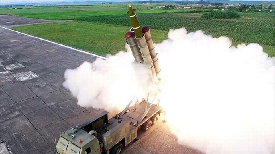 En propagandabild som Nordkorea publicerade i lördags, i samband med det senaste robottestet. Foto: Korean Central News Agency/Korea News Service/AP/TT En propagandabild som Nordkorea publicerade i lördags, i samband med det senaste robottestet. Foto: Korean Central News Agency/Korea News Service/AP/TT