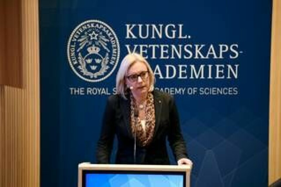 Professor Gunilla Karlsson Hedestam talar på pressträffen när Kungliga Vetenskapsakademiens expertgrupp om covid-19 presenterade sin slutrapport. Foto: Duygu Getiren/TT