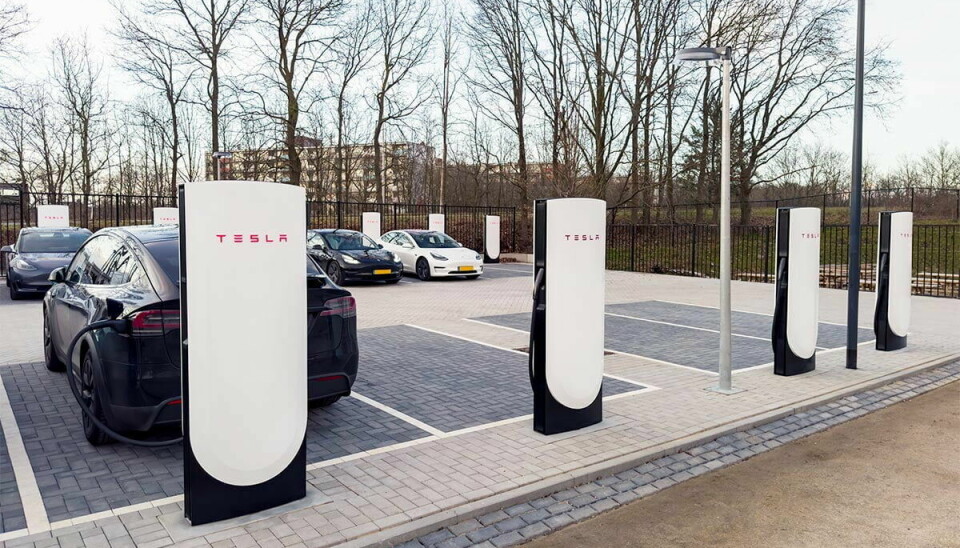 Tesla V4 Supercharger i Narderwijk i Nederländerna