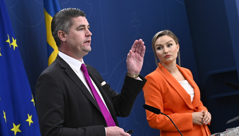 Oscars Sjöstedt (SD) och energi- och näringsminister Ebba Busch (KD) presenterar sänkt skatt på bensin och diesel från 2024.