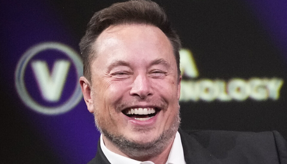 En ny superdator kan ge Tesla, med Elon Musk, ett rejält lyft när det gäller självkörande fordon, enligt en analys från storbanken Morgan Stanley. Arkivbild Man med skäggstubb och stort leende
