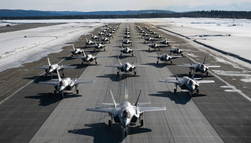 Eielson Air Force Base ligger några grader söder om polcirkeln. Eielson Air Force Base ligger några grader söder om polcirkeln.