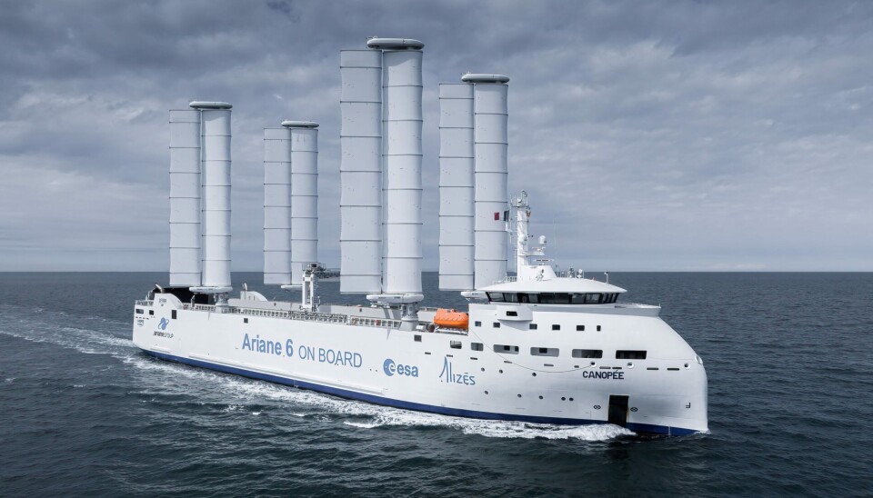 Canopée ska transportera Ariane 6 till Sydamerika. Ett vingsegelfartyg.