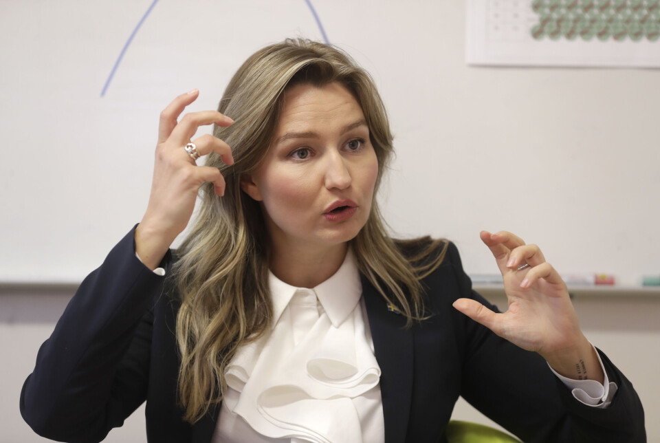 Energi- och näringsminister Ebba Bush (KD) talar om vikten av gröna industrisatsningar vid ett besök på SCA i Östrand i Sundsvall. Energi- och näringsminister Ebba Bush (KD) talar om vikten av gröna industrisatsningar vid ett besök på SCA i Östrand i Sundsvall.