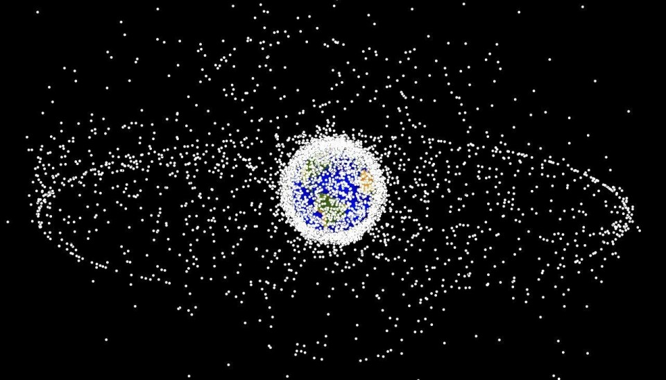 Vissa av föremålen runt jorden rör sig i hastigheter upp till 28 000 km/h. Vissa av föremålen runt jorden rör sig i hastigheter upp till 28 000 km/h.