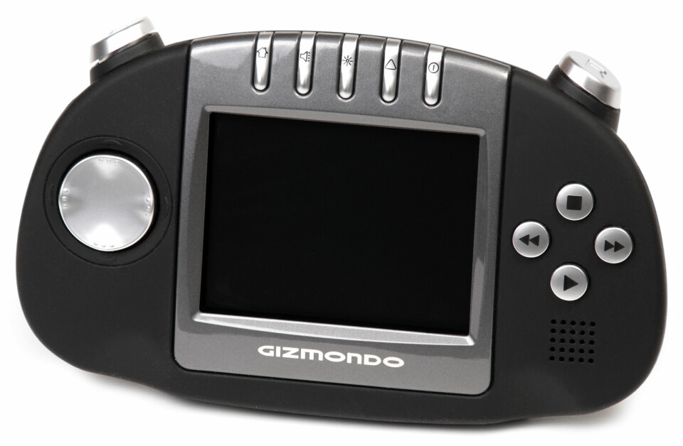En grå Gizmondo-konsol med silverfärgade knappar.