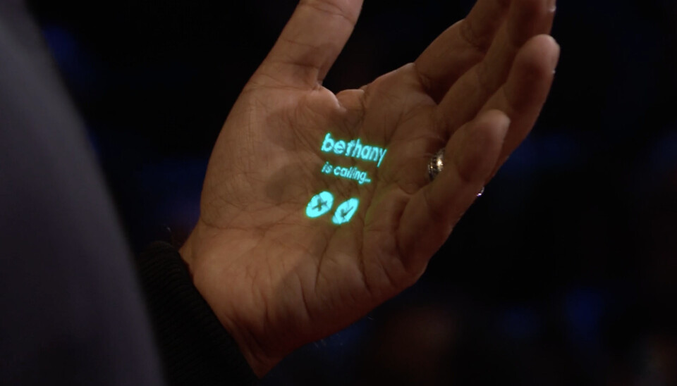 Humanes ai-enhet kan projicera bild på användarens hand. Humanes ai-enhet kan projicera bild på användarens hand.