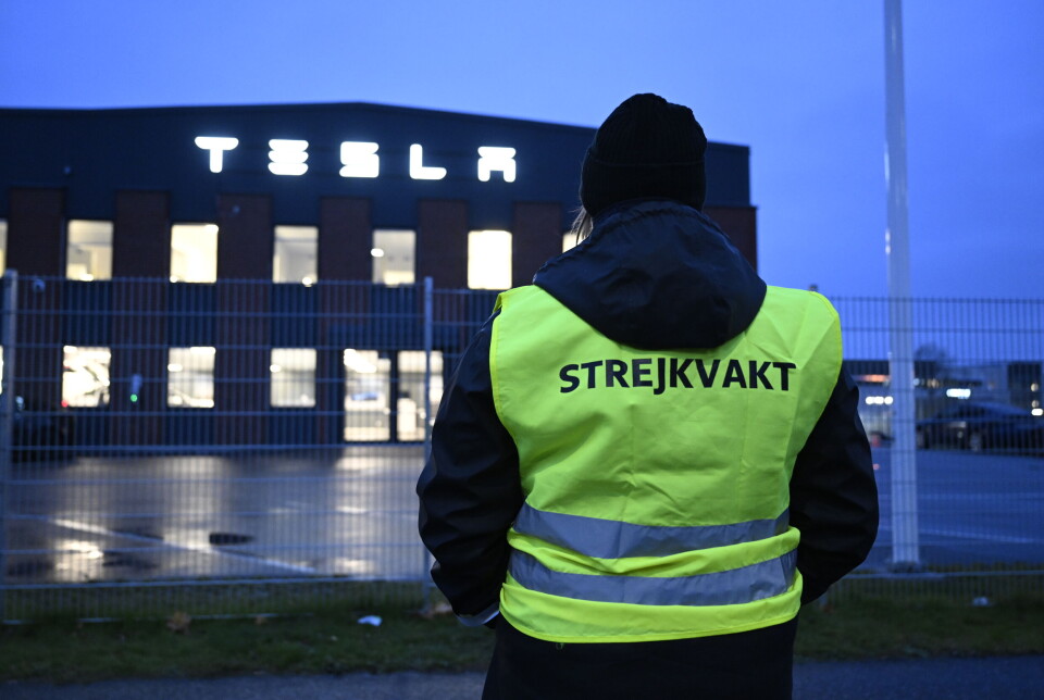 Strejkvakter utanför Teslas servicecenter i Segeltorp, Stockholm. Bilden tagen fredag 27 oktober. Strejkvakter utanför Teslas servicecenter i Segeltorp, Stockholm. Bilden tagen fredag 27 oktober.