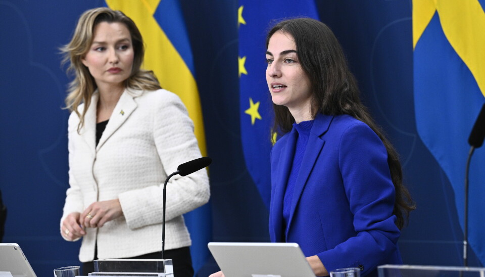 Klimat- och miljöminister Romina Pourmokhtari (L) och energi- och näringsminister Ebba Busch (KD) vid pressträff om regeringens nästa steg för att underlätta för ny kärnkraft.