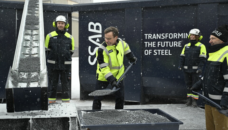 Statsminister Ulf Kristersson (M) besöker SSAB Oxelösund där de ställer om sitt nordiska produktionssystem genom att ersätta masugnen med en elektrisk ljusbågsugn.