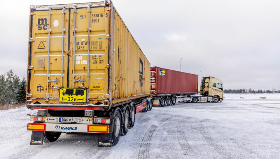 Från 1 december blir det tillåtet med upp till 34,5 meter långa lastbilar på svenska vägar.