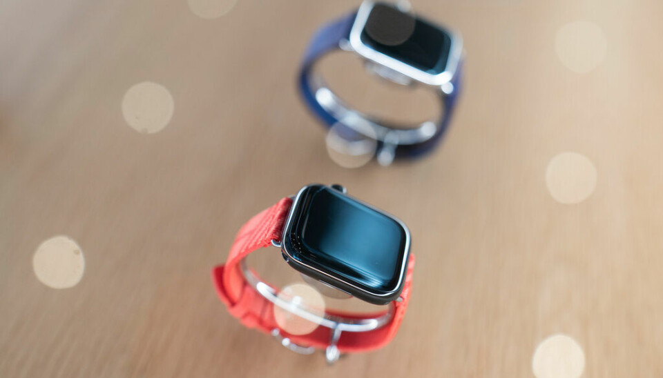En federal domstol i USA har tillfälligt lyft försäljningsförbudet mot Apples smarta klockor.