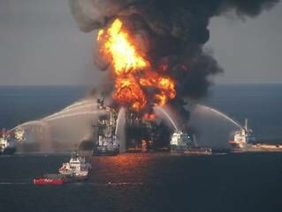 I onsdags kväll förra veckan exploderade BP:s oljeborrplattform Transocean Deepwater Horizon i Mexikanska bukten. Foto: Gerald Herbert/AP/Scanpix