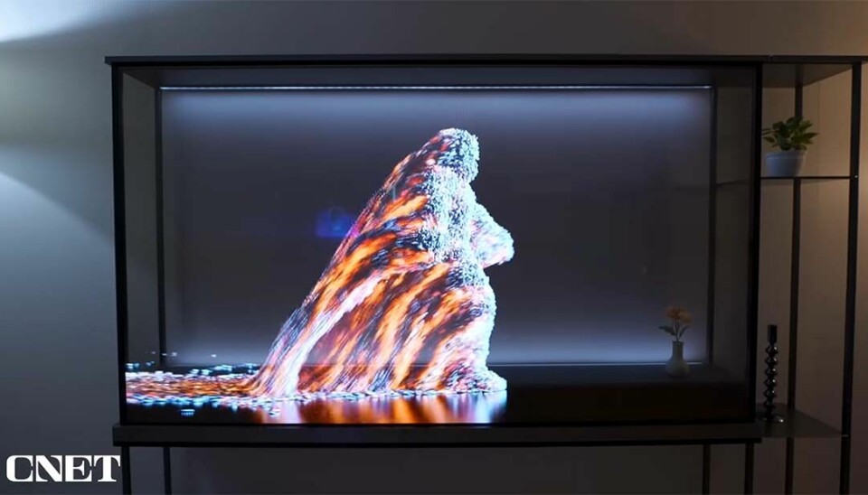 Bilden visar en LG-tv med en helt genomskinlig oled-skärm.