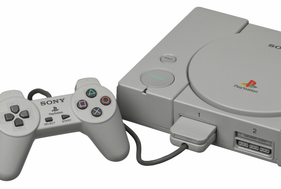 En grå Sony Playstation-konsol