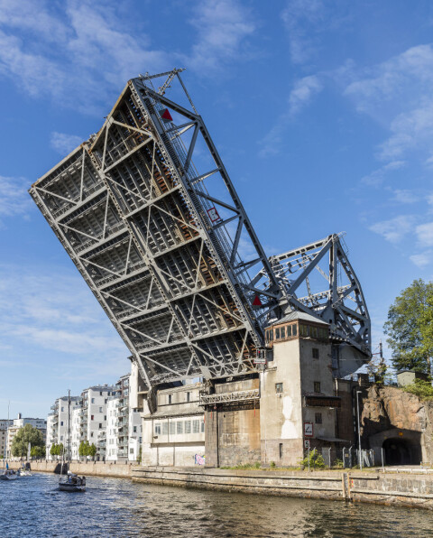 Efter flera tillbud stod det klart att den 100 år gamla Norra Daniksbron måste åtgärdas.