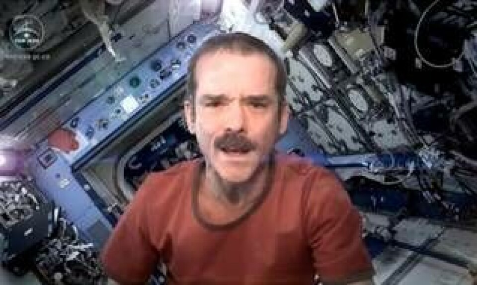 Chris Hadfield har även tidigare underhållit från ISS, bland annat tillsammans med en barnkör.
