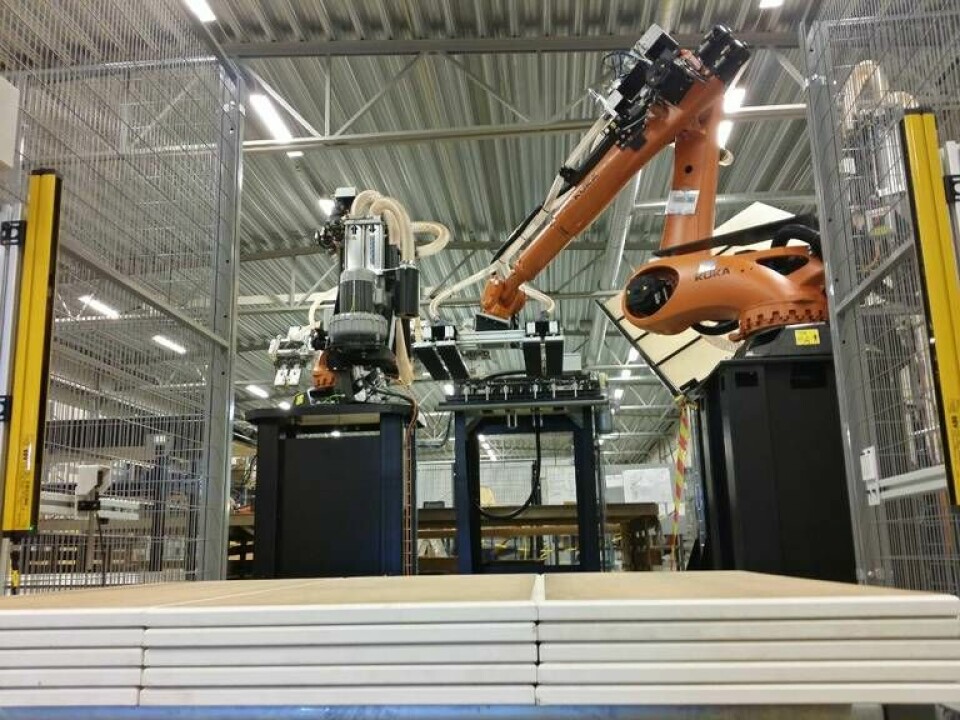 APR Automation levererar robotceller till kunder i den tillverkande industrin.