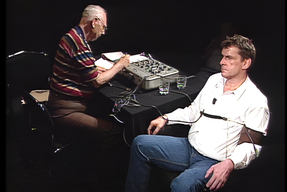 Professor Uno Undeutsch till vänster och Christer Pettersson till höger under ett lögndetektortest från 1994. Christer Pettersson klarade testet.