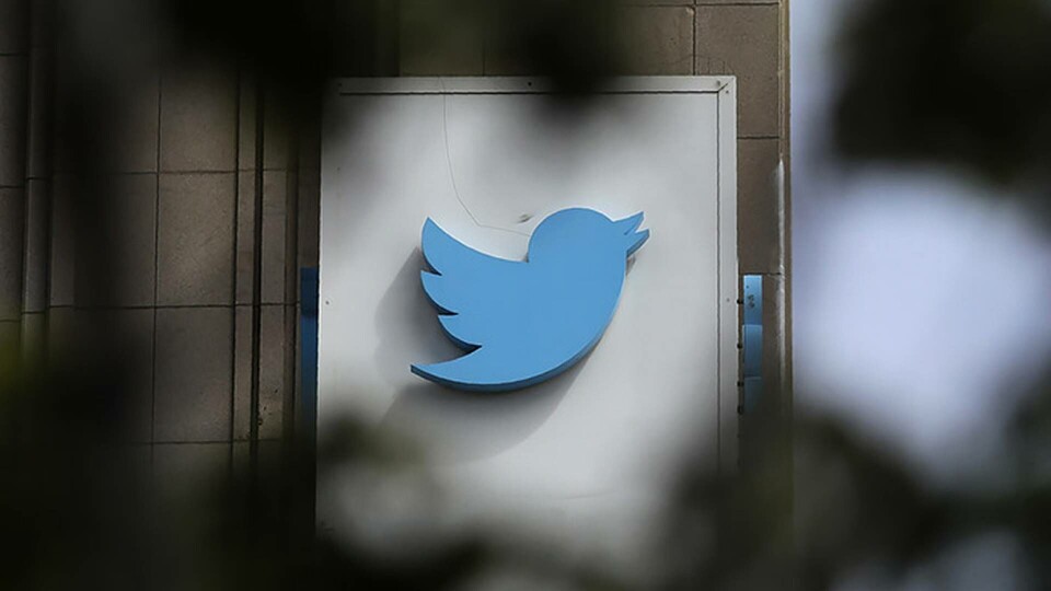 Twitter kommer att stoppa falska nyheter, meddelar bolaget. Foto: Jeff Chiu / AP / TT Twitter kommer att stoppa falska nyheter, meddelar bolaget. Foto: Jeff Chiu / AP / TT